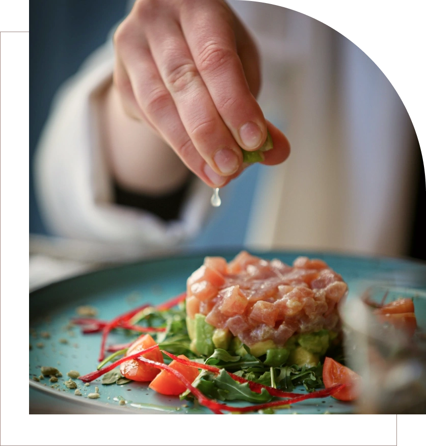 Tartar cu lamaie servit la restaurant Unirii Haute Pepper, la distanta mica de Palatul Parlamentului.